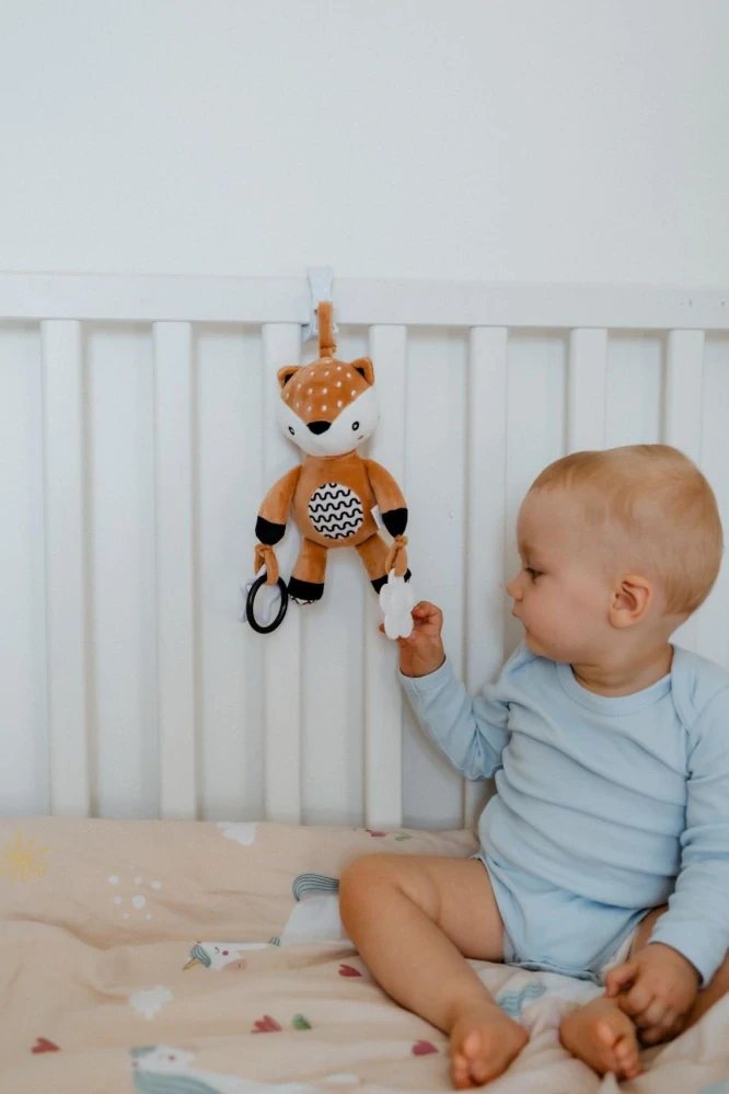 Srneček babyted chrastítko plyš 30cm závěs na postýlku/kočárek na kartě v sáčku 0m+