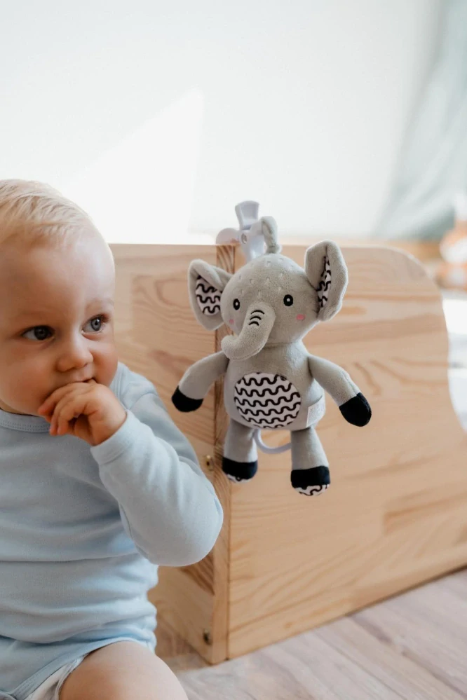 Slon babyted natahovací hrací strojek plyš 30cm závěs na postýlku/kočárek