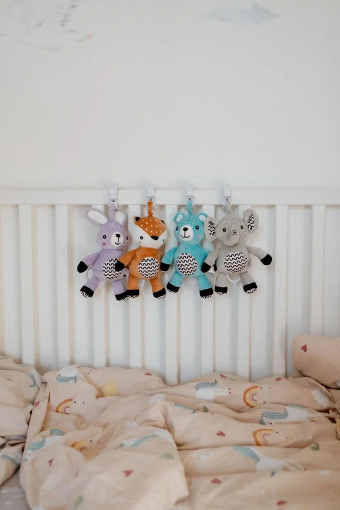 Medvídek babyted natahovací hrací strojek plyš 30cm závěs na postýlku/kočárek